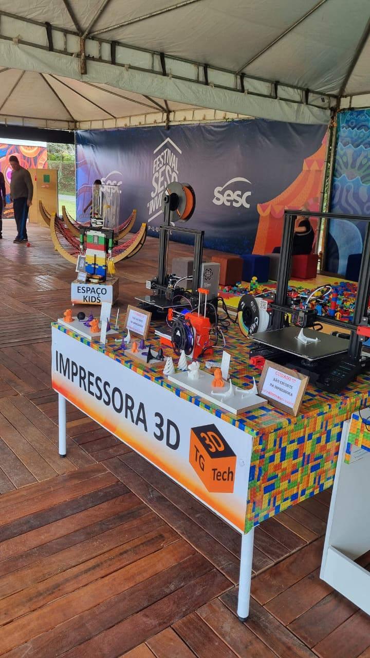 Impressora 3D da TG Tech produzindo uma peça